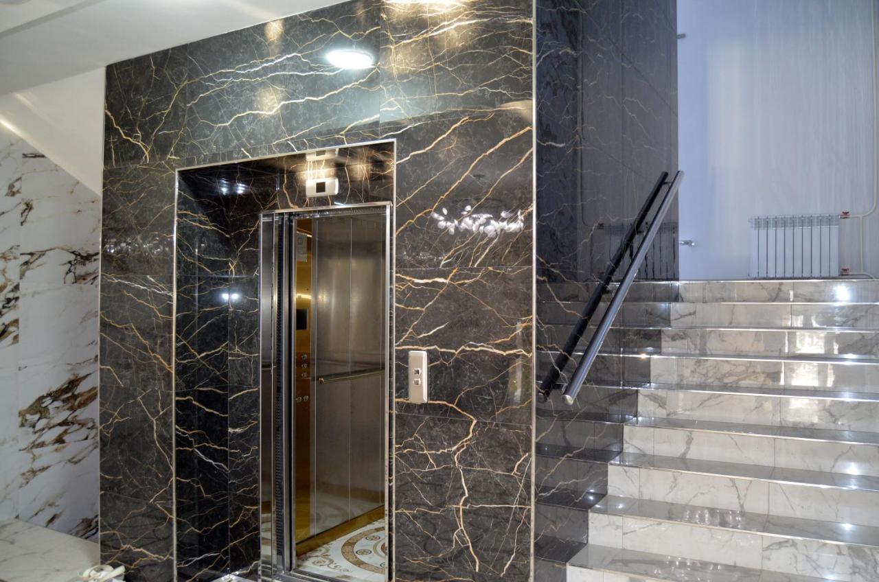 Golden Park Hotel パヴロダル エクステリア 写真