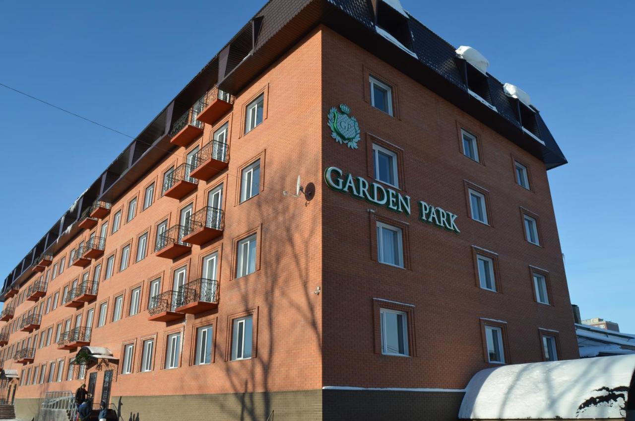 Golden Park Hotel パヴロダル エクステリア 写真