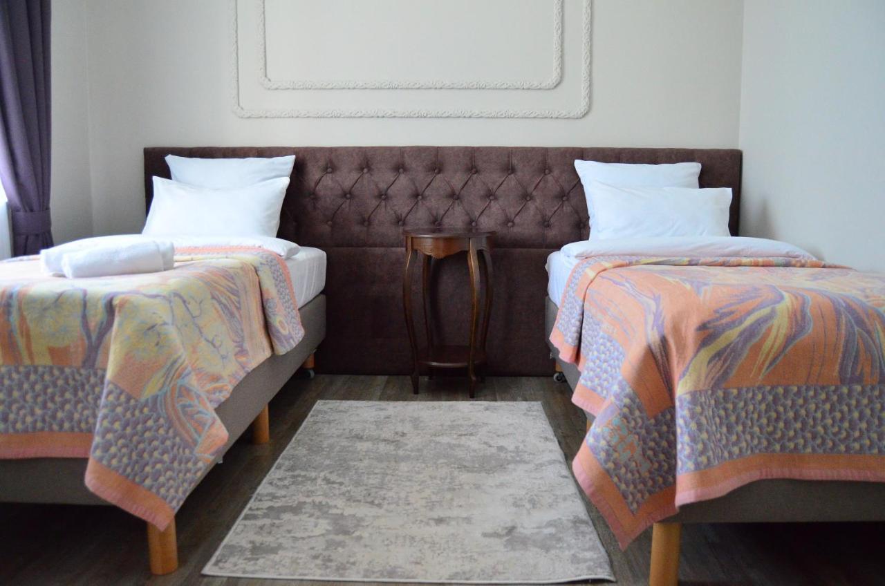 Golden Park Hotel パヴロダル エクステリア 写真