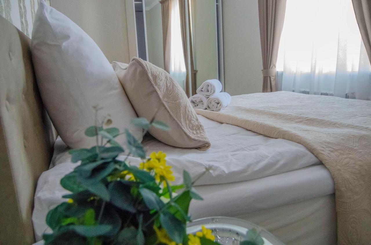 Golden Park Hotel パヴロダル エクステリア 写真
