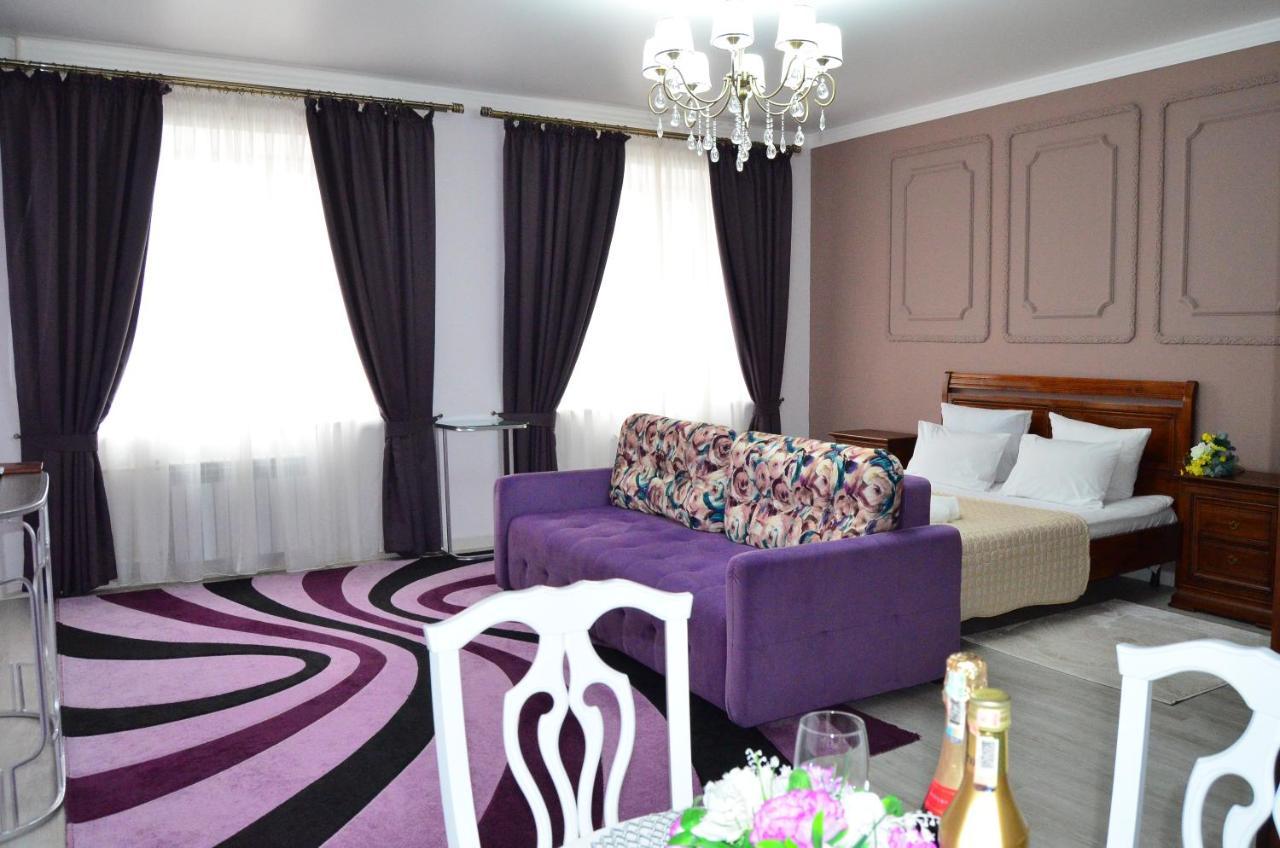 Golden Park Hotel パヴロダル エクステリア 写真