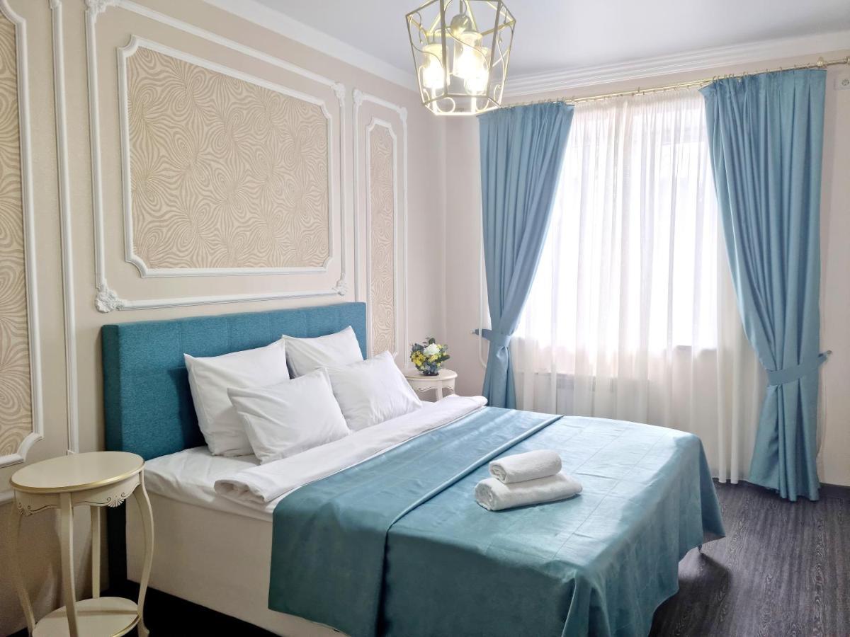 Golden Park Hotel パヴロダル エクステリア 写真